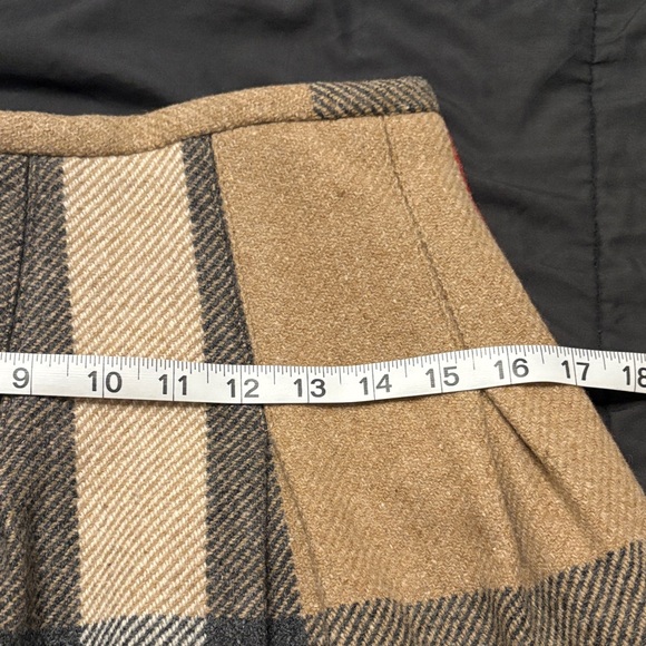 Burberry Plaid Tan and Black wool Women's Skirt - Picture 4 of 8